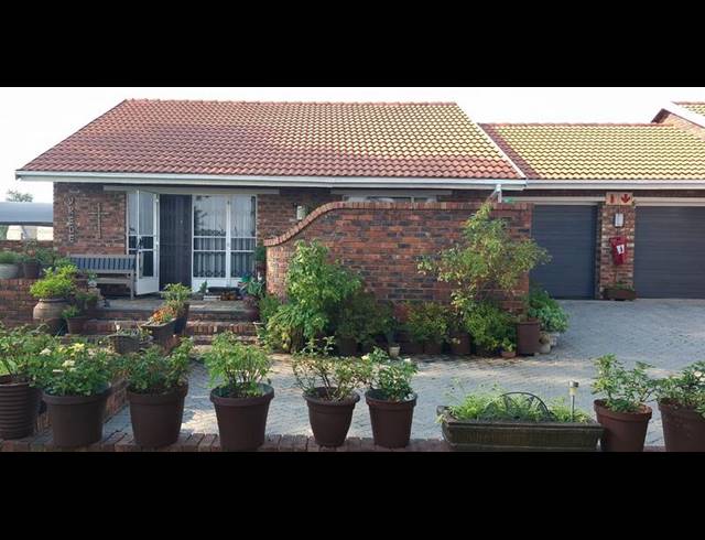 2 BEDROOM TOWNHOUSE FOR SALE IN RIVERSDALE